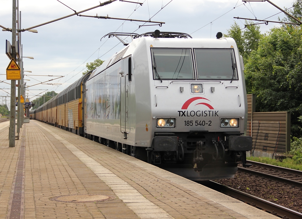 In Richtung Bremen war 185 540-2 mit geschlossenen ARS Autotransportwagen unterwegs. Aufgenommen am 07.06.2012 in Dedensen-Gmmer.