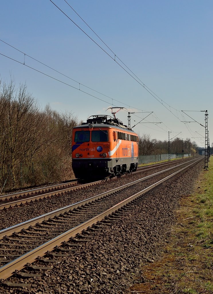 In Richtung Osterath fahrend kommt die Northrail 1142.579 Susi Lz aus Neuss kommend ber die Kbs 495. Sonntag 7.4.2013