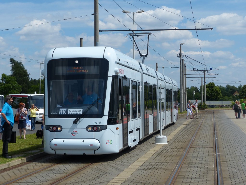 In Schmellwitz angekommen: Bogestra-Variobahn im Shuttleverkehr anlässlich des 110-jährigen Bestehens der Cottbusser Straßenbahn. 15.6.2013