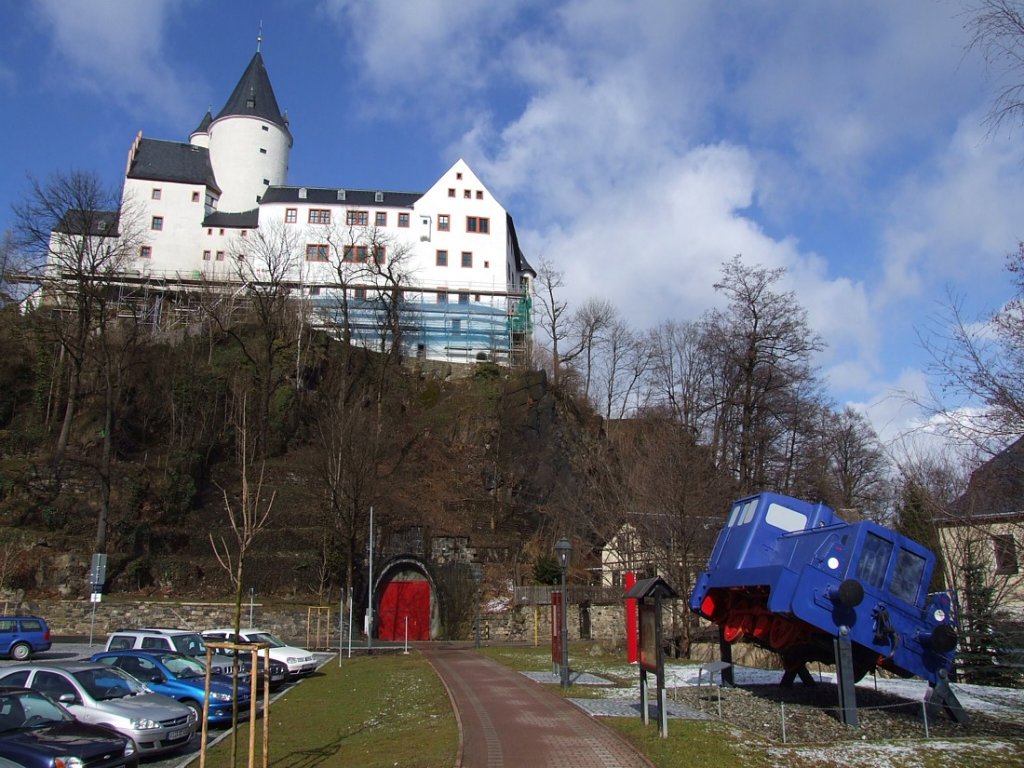 In Schwarzenberg unterhalb des Schlosses wurde an der ehemaligen Bahntrasse dieses Denkmal aufgestellt. (19.03.2009)