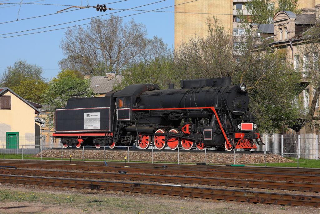 In Vilnius sah ich am 2.5.2012 eine Denkmallok. Es handelt sich
um eine L Type aus sowjetischer Zeit. Ich habe die Nummer LD 286 abgelesen.
Die Lok steht im unmittelbaren Bahnhof- und Gleisbereich und ist von den Bahnsteigen
aus einzusehen. 