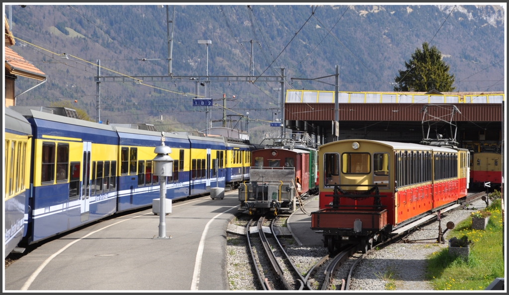 In Wilderswil an der BOB Strecke zweigt die Schynige Platte Bahn ab. (25.04.2012)