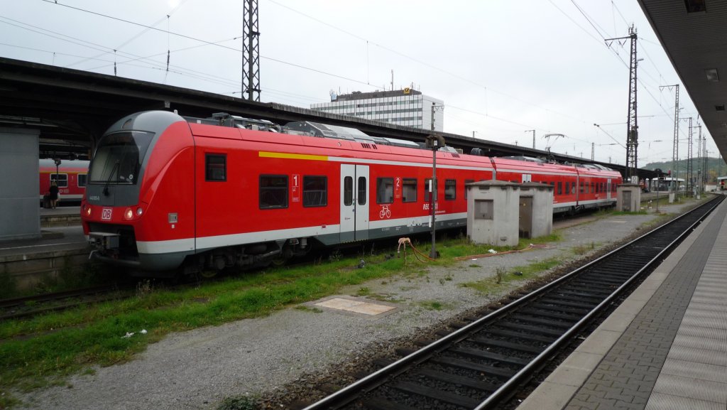 In Wrzburg steht auf Gleis 9 die RB 34659 in Form einer BR 440 nach Kitzingen bereit.