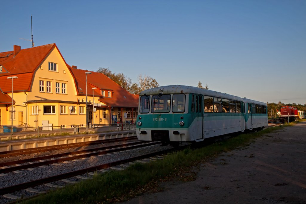 In Zinnowitz kann man mehrere abgestellte Triebwagen, 2 Loks der BR 201 und ein SKL auf dem Bahnhof bestaunen. - 16.09.2011