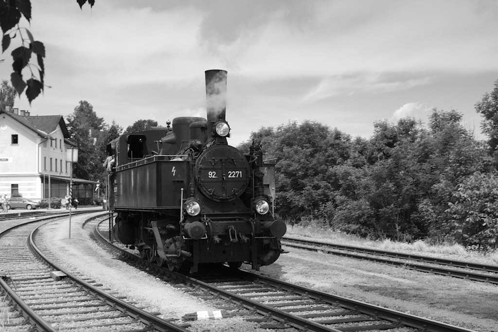 In Zwettl beim Verschub ist diese Aufnahme der 92.2271 des Martinsberger Lokalbahnvereins entstanden. (15.06.2013)
