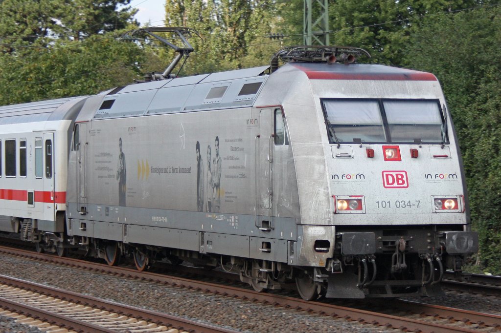 InForm 101 034 zieht am 5.9.10 einen IC durch Dsseldorf-Angermund