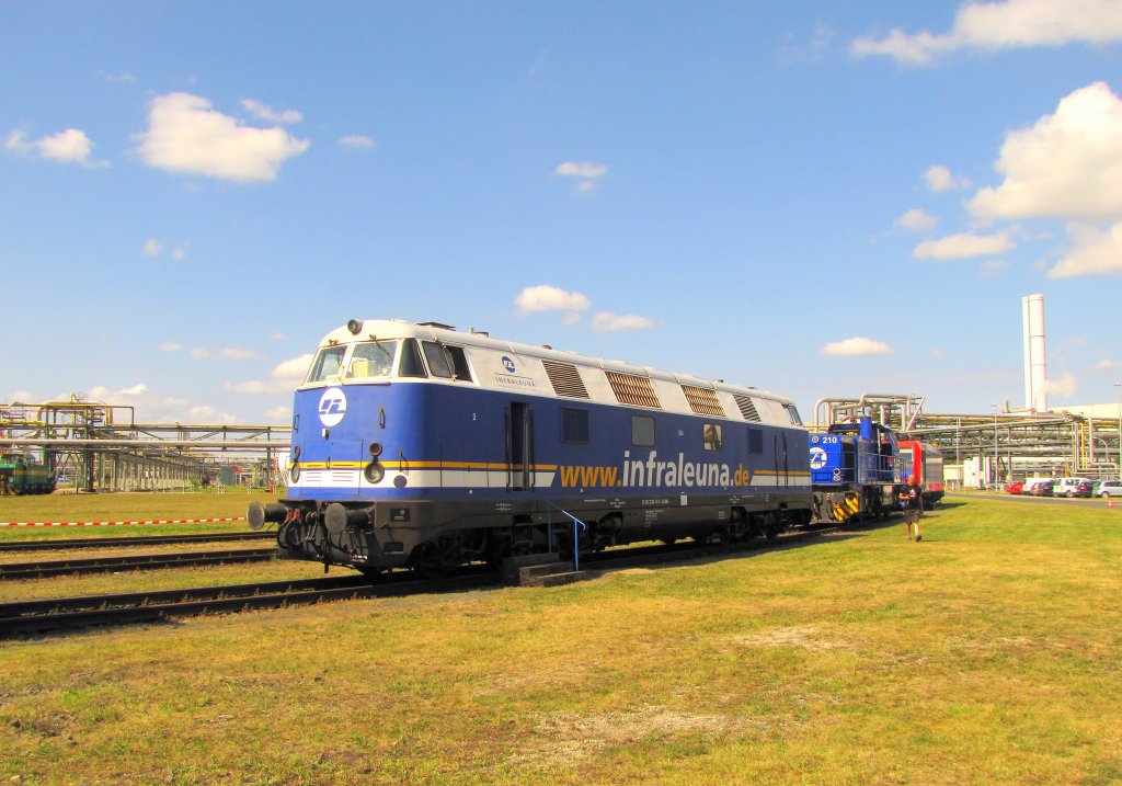 InfraLeuna 204 (92 80 1228 411-5 D-LEUNA) am 01.09.2012 beim Tag der offenen T�r in Leuna.