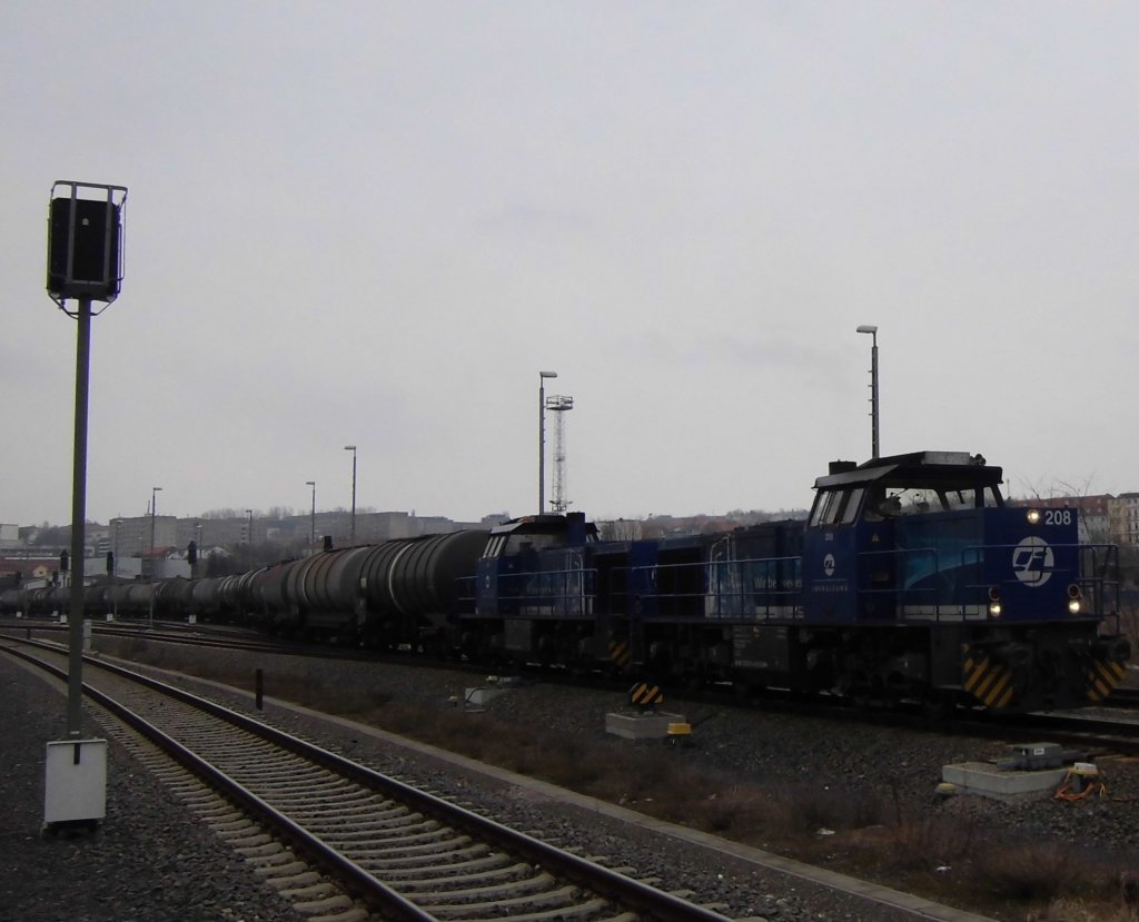 infraLeuna Kessel am 03.04.13 in Gera, mit 275 012-3 und 275 011-5 bei der Ausfahrt.