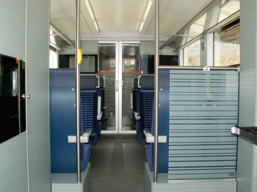 Innenansicht des ABe 8/12 Triebzuges Nr.3502  Allegra  von Stadler-Rail,als fahrplanmssiger RE nach Davos-Platz.Landquart 07.04.10