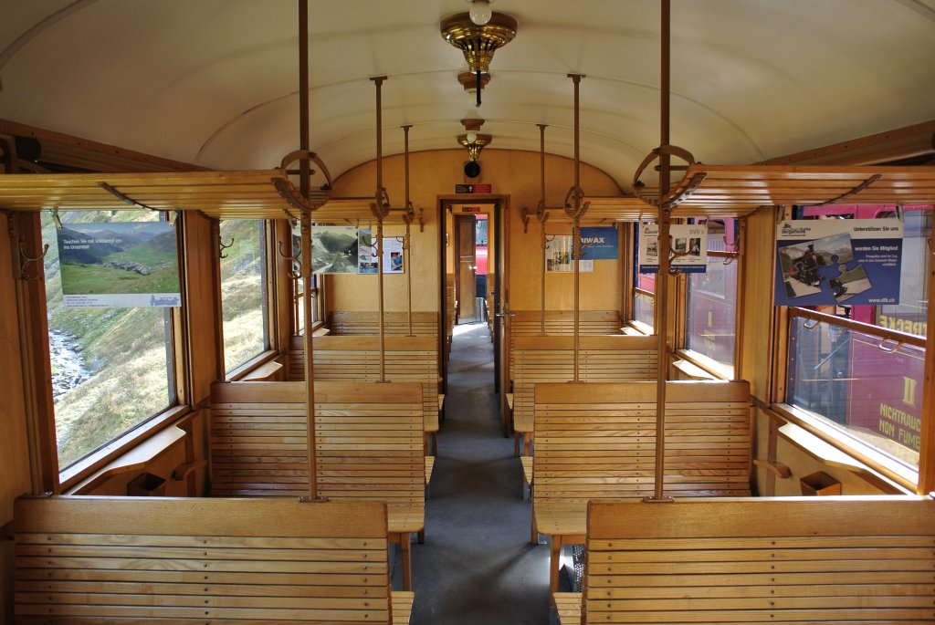 Innenansicht des DFB B 4229, ex. Brnig C829 und LSE B40, Station Furka, 28.09.2012.