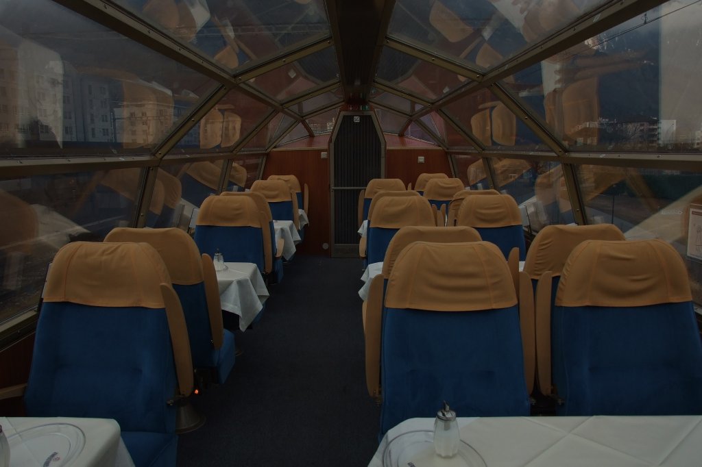 Innenansicht des DomeCar der VEB am frhen Morgen des 26.2.2011 in Martigny. Grund der Fahrt war ein Charter von Treinreiswinkel (Niederlande).
Martigny, der 26.2.2011