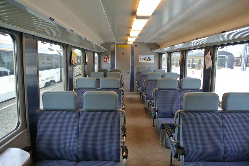 Inneneinrichtung eines BLS AB EWI, im Bild ist der B-Teil des; 50 63 39-33 890-3, Zweisimmen, 17.12.2012.