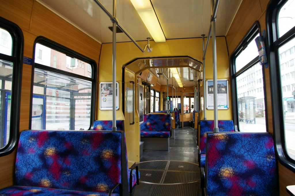 Innenraum des N8C whrend der 2. Rundfahrt heute durch Kassel, Hhe Rudolf-Schwander-Strasse (2.6.2012).