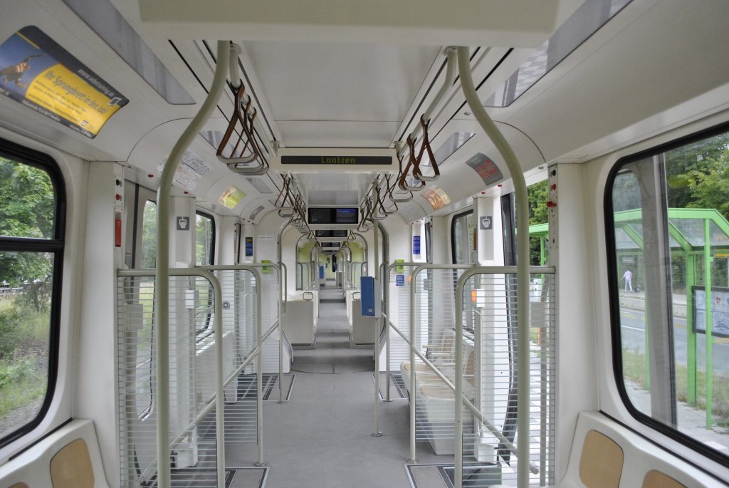 Innenraum eines TW 2500 der Stadtbahn Hannover, am 13.06.2011 in Laatzen.