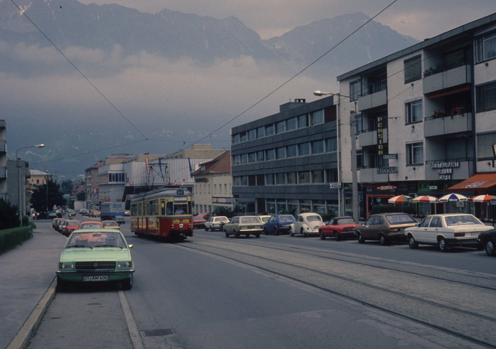 Innsbruck IVB: Ein Ex-Hagener Gelenktriebwagen auf der Linie 1 in der Fritz-Konzert-Strasse am 14. Juli 1978.