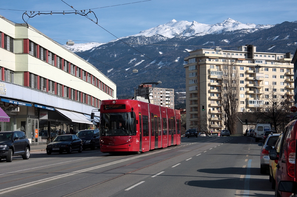Innsbruck - IVB/Linie 3 - 303 vor Hst. Sillpark am 16.03.2009