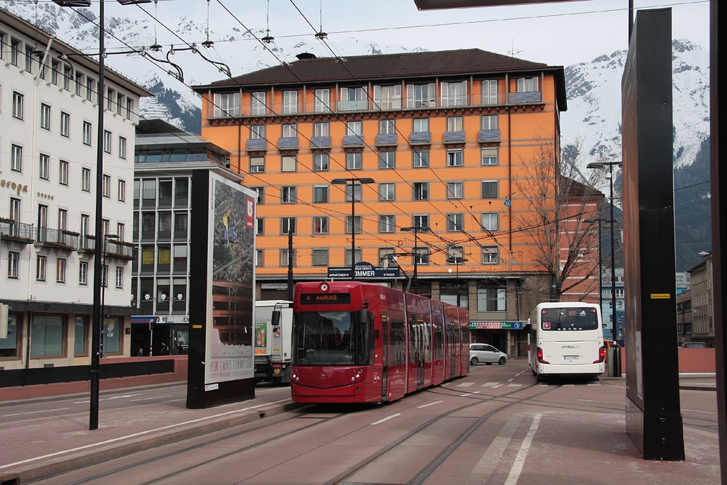 Innsbruck - IVB/Linie 3 - 301 erreicht die Hst. Hauptbahnhof am 17.03.2009