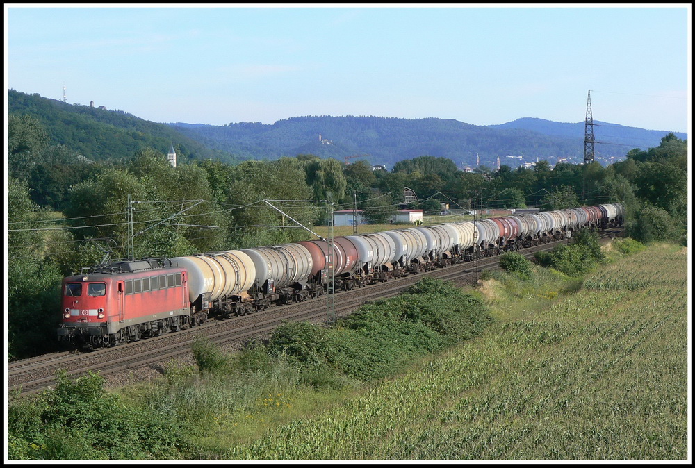 Insgesamt 3 Loks der Baureihe 140 durchfuhren Laudenbach mit Kesselwagenzgen an diesem Abend, hier exemplarisch die 140 766. 01.08.2007