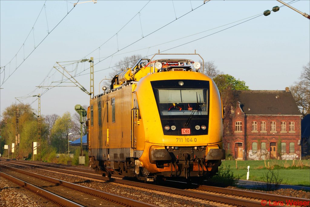 Instandhaltungstriebzug BR 711 1040 wurde in Kamen vom ICE 503 nach Karlsruhe berholt und fhrt nun in Richtung Dortmund