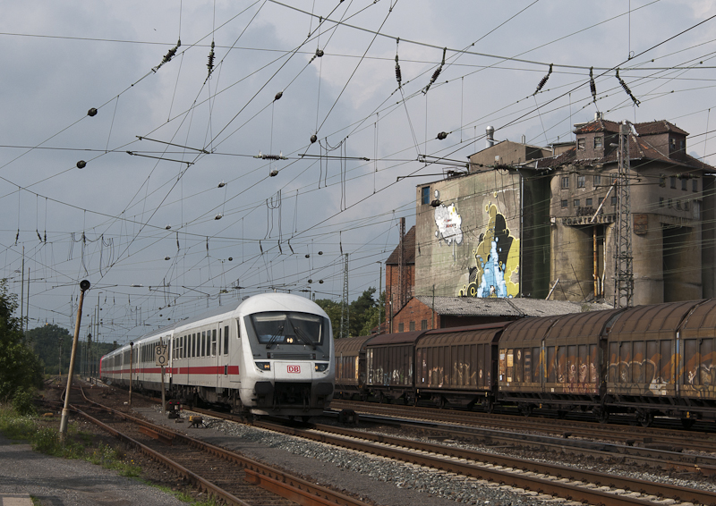 Intercity mit Schublok 101 030-5 am 18. August 2010 in Verden (Aller).
