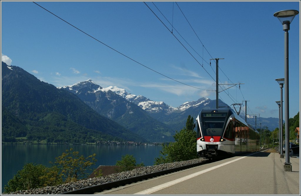 Interessant, was alles so dem Brienzersee entlang flattert: 
Ein  Spatz ...
Niederried, den 5. Juni 2013