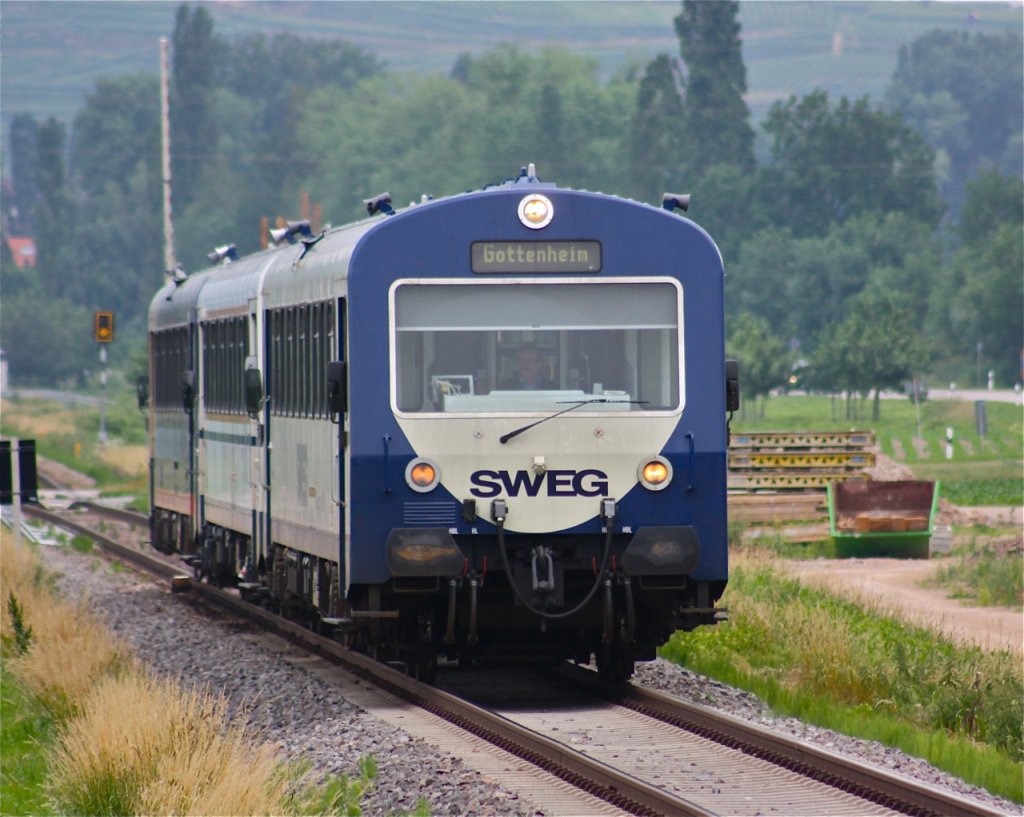 Interessante Zusammensetzung: Bodenseehäsle (NE 81), SWEG Waggon (VT ...