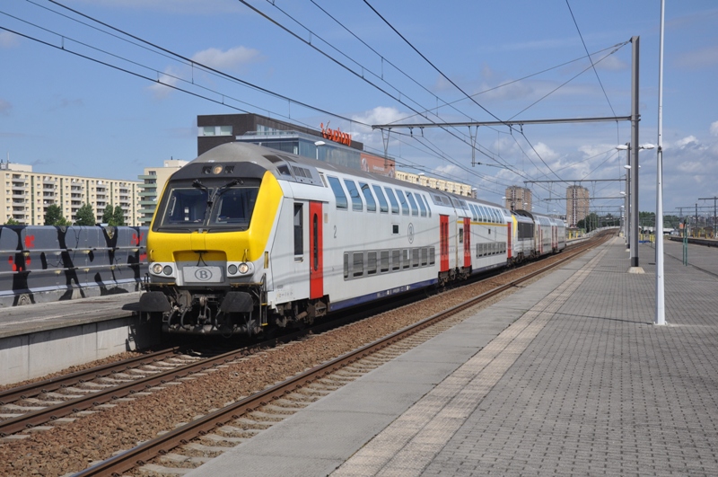 Interregiozug Noorderkempen-Antwerpen in Bahnhof Antwerpen-Luchtbal 04.08.2012

