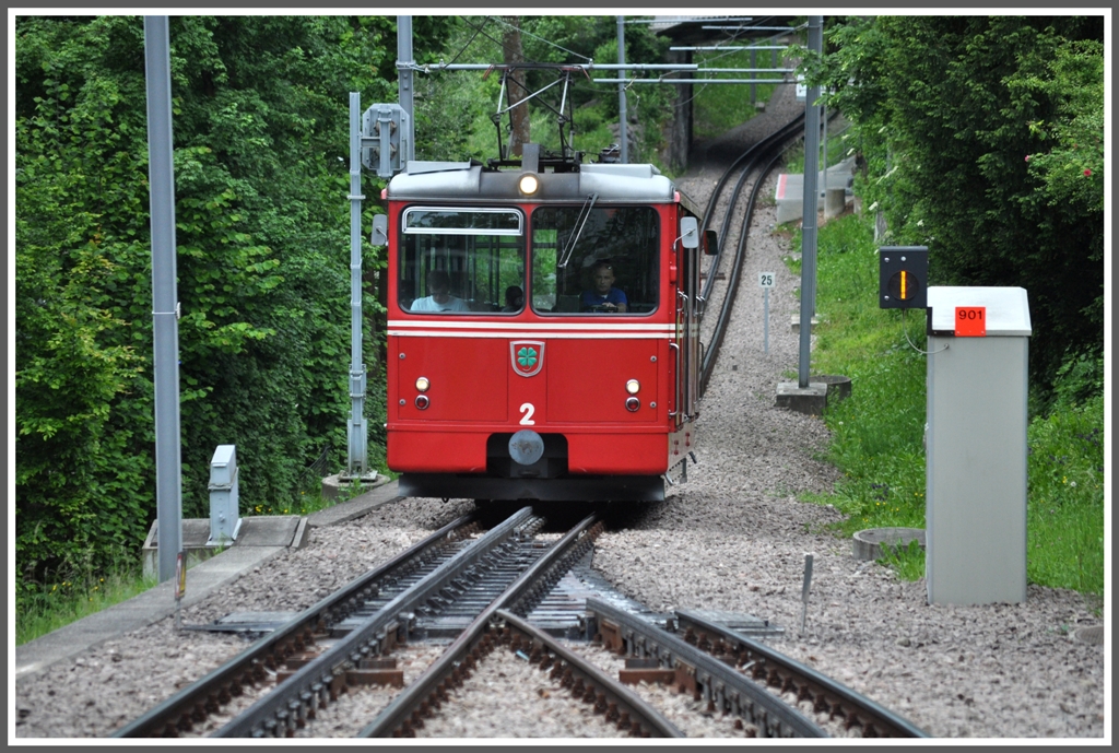 Interressant bei der Dolder Zahnradbahn sind die beidenWeichen bei der Mittelstation, die als Ganzes umgeschwenkt werden. (21.05.2012)