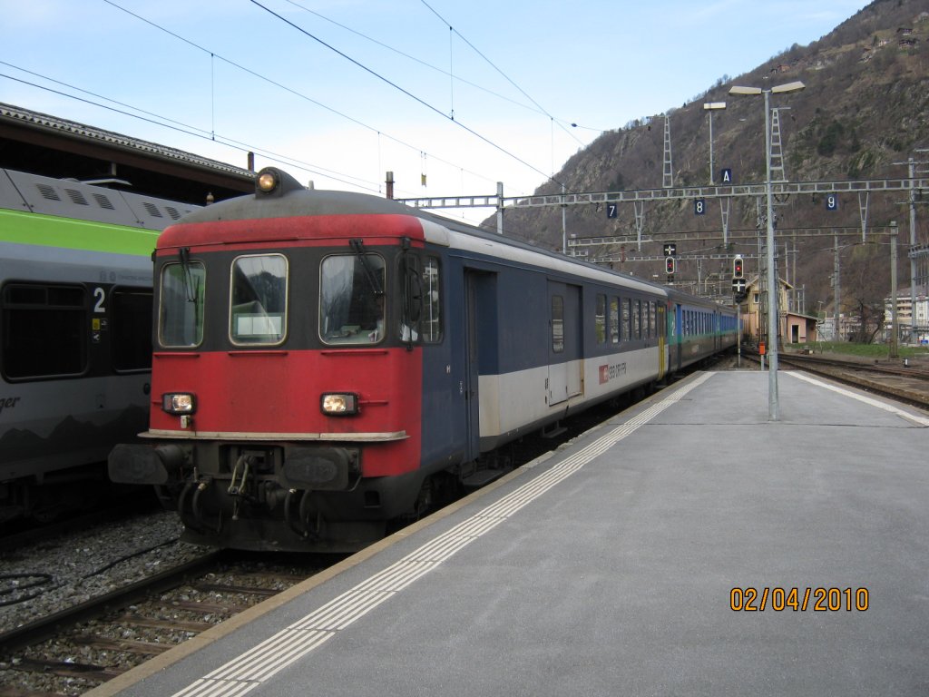 IR 2709 im Bahnhof Brig, 02.04.2010.