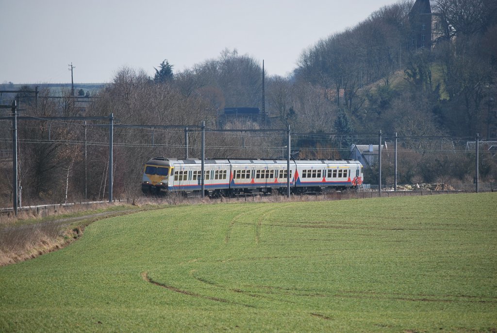 IR Lttich-Antwerpen vor der Abzweigung von Glons am 2. April 2013.