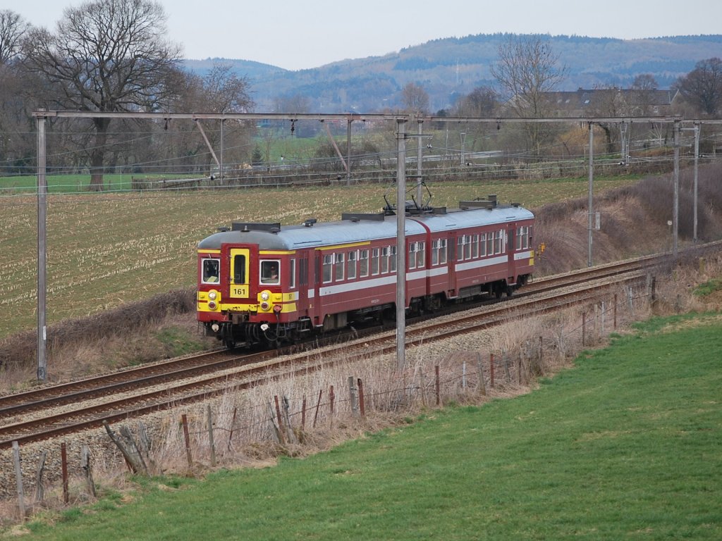 IR q Aachen-Lttich auf der Hhe von Lontzen (Km 141). Triebzug der Reihe 62-63. 20. Mrz 2011. 
