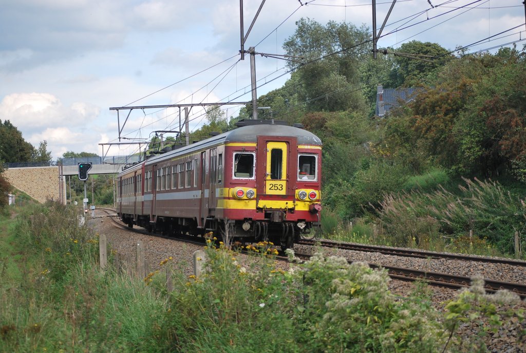 IR-q-Zug (RE 29) Lttich-Aachen bei Baelen am 29.08.11 (AM 65)