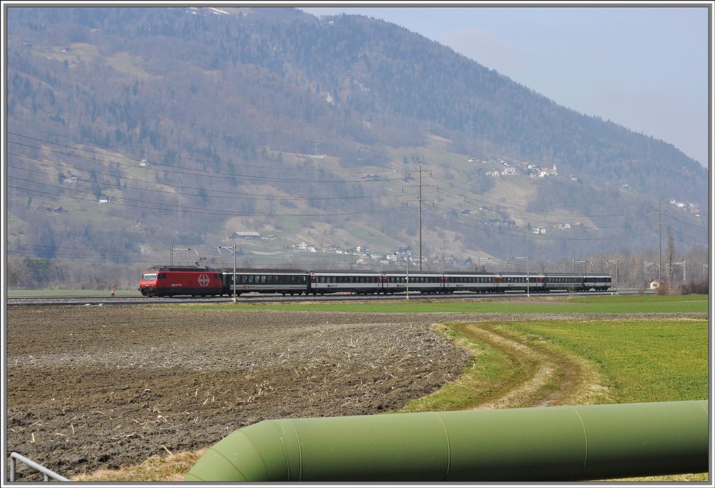 IR1771 nach Chur bei Zizers. (02.04.2013)
