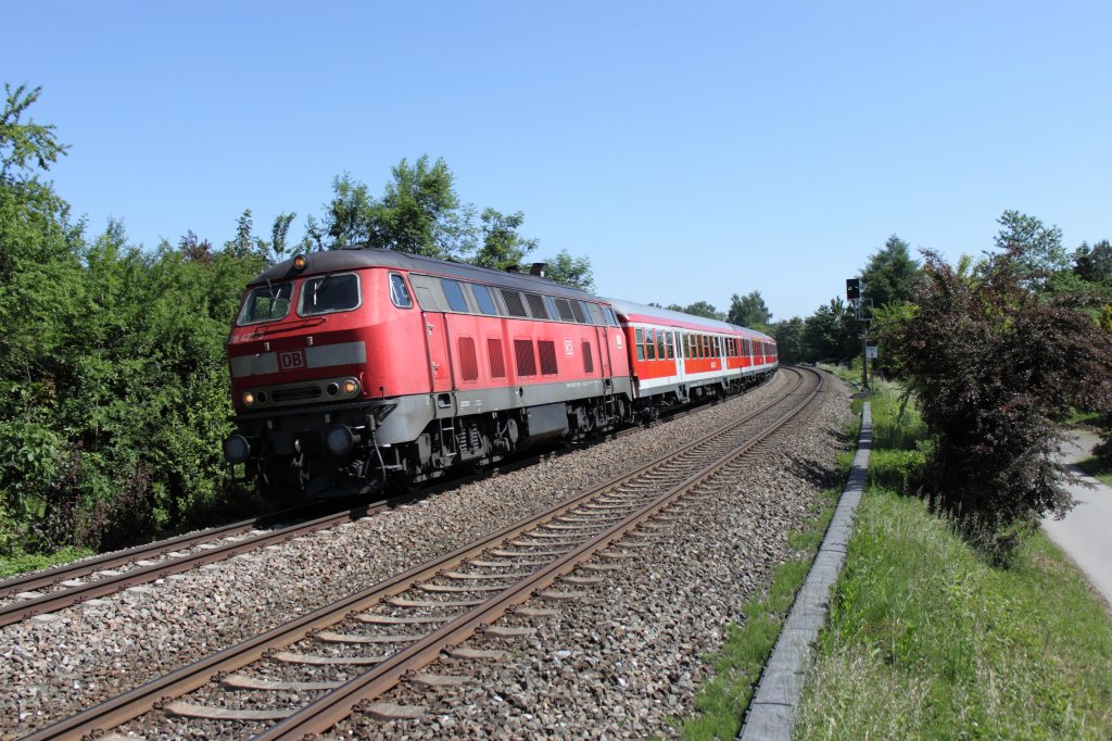 IRE 4207 von Ulm nach Lindau hbf ber Friedrichshafen Stadt. Der Zug durchfhrt gerade den HP Kehlen. Gezogen von 218-327-3 wird der Zug in krze den Bahnhof Friedrichshafen Flughafen erreichen (19.05.2011).