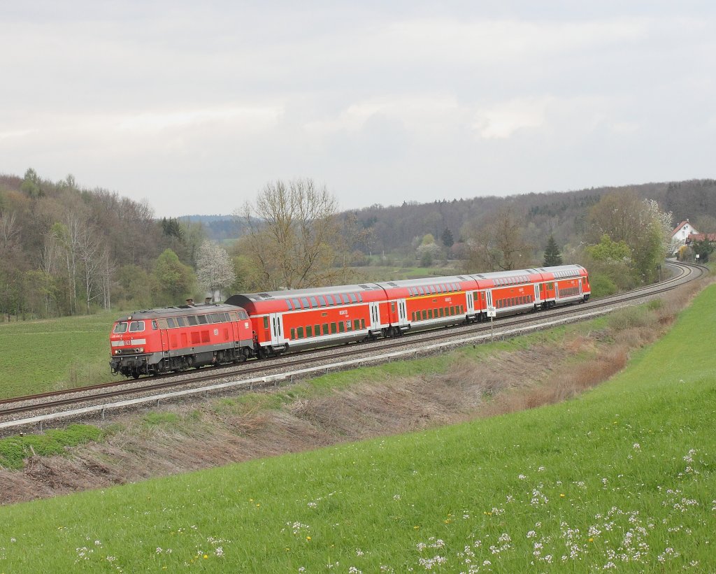 IRE 4209 auf dem Weg nach Lindau, in Krze wird der Zug Meckenbeuren erreichen. Aufgenommen am Freitag, 13.04.2012.