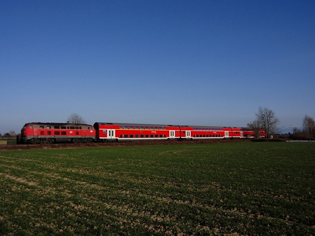 IRE 4214 auf der Fahrt von Lindau nach Ulm am 01.04.2012 zwischen Langenargen und Eriskirch.