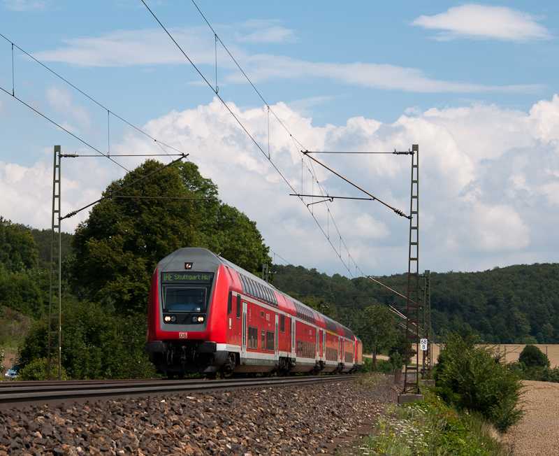 IRE 4230 (Lindau Hbf - Stuttgart Hbf) mit Schublok 146 218 am 28. Juli 2011 bei Amstetten.