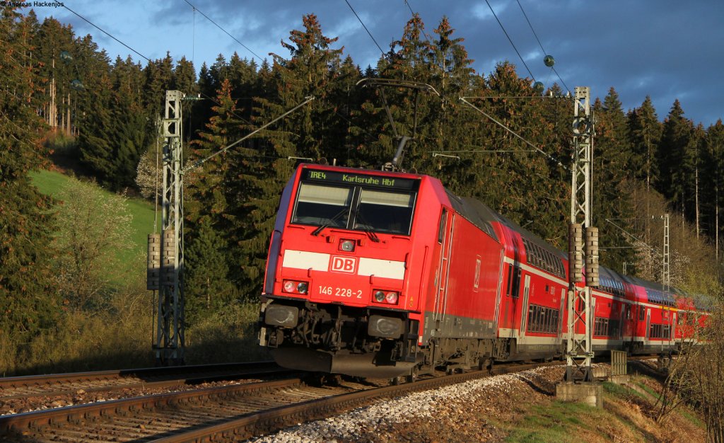IRE 4704 (Konstaz-Karlsruhe Hbf) mit Schublok 146 228-2  St.Georgen  bei St.Georgen 30.4.12
