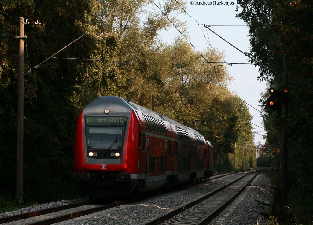 IRE 4720 (Konstanz-Offenburg) mit Schublok 146 236-5  Triberg  bei der Durchfahrt Markelfingen 10.9.09