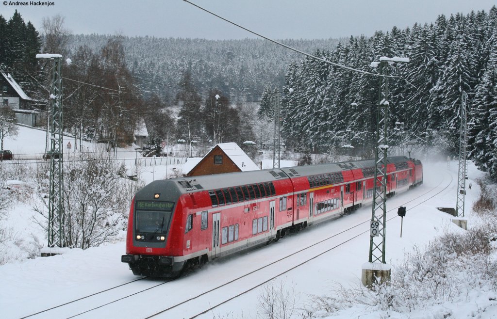 IRE 5186 (Kreuzlingen-Karlsruhe Hbf) mit Schublok 146 228-2  St.Georgen(Schwarzw)  bei St.Georgen 26.11.10