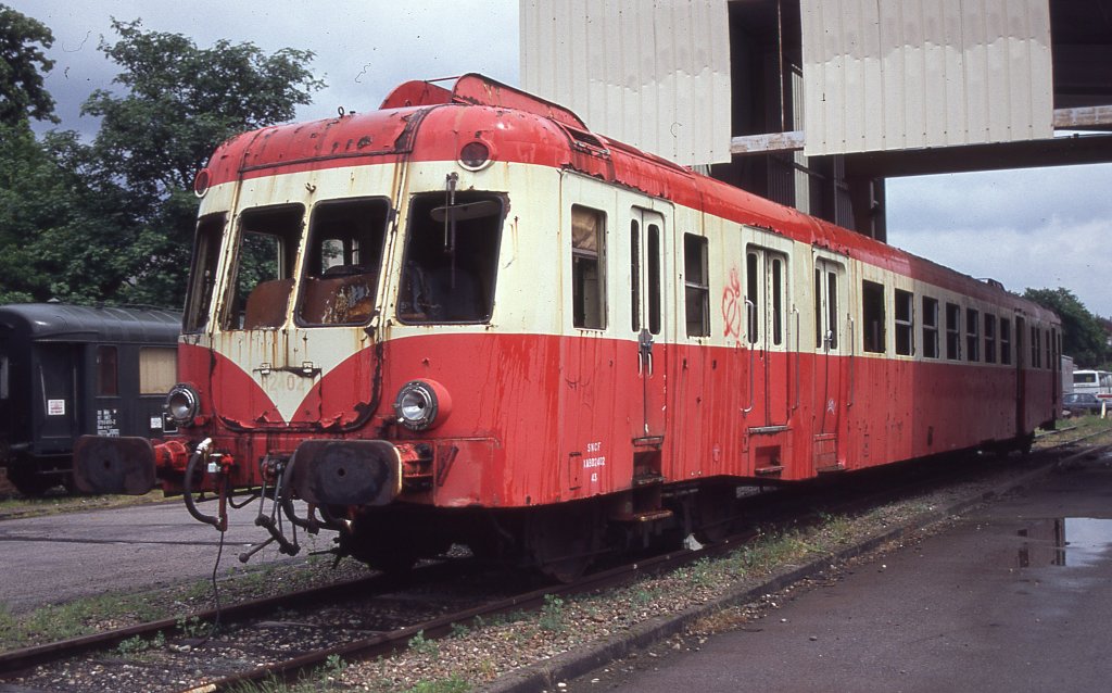 Irgendwann und irgendwo in Frankreich habe ich mal den alten und lngst ausrangierten X2402 fotografiert. Scan vom Dia. 