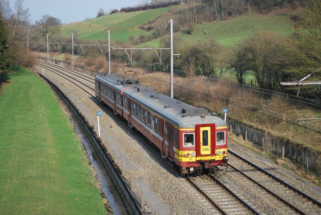 IRq (RE 29) auf dem Wege nach Aachen Hbf (SNCB-Triebzug AM 65 Nr. 265); 20. M�rz 2012.