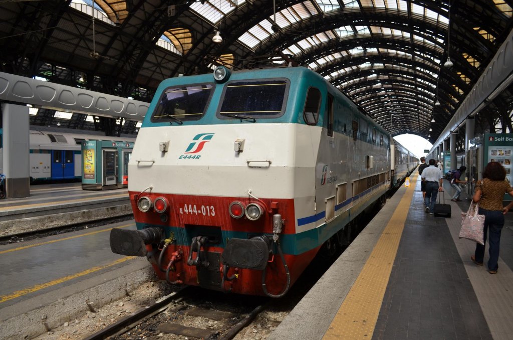 Italien, E 444 013 in Milano Centrale am 10.08.2012