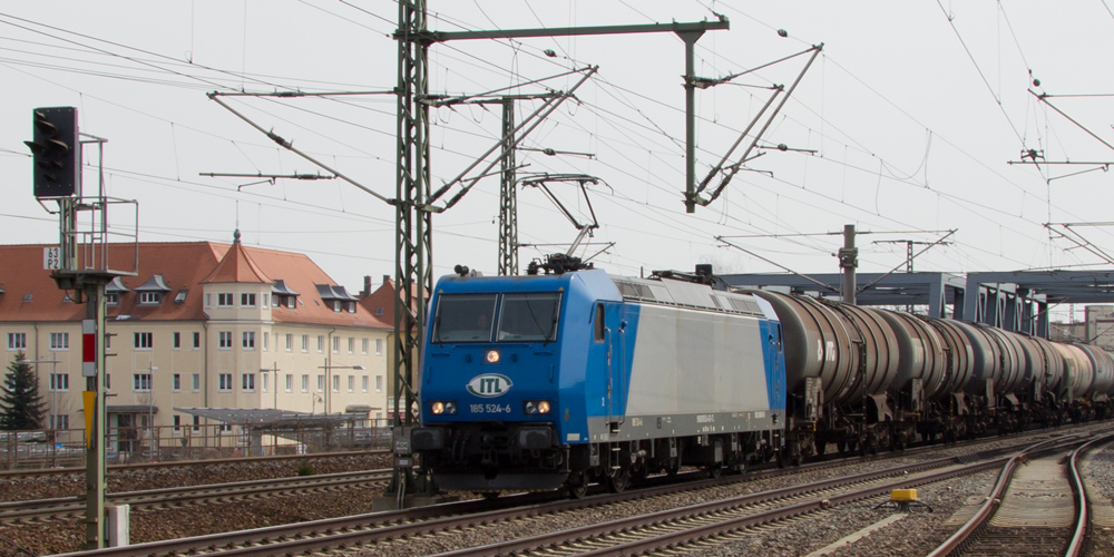 ITL 185 524 in Heidenau fhrt Richtung Dresden. 08.04.2013