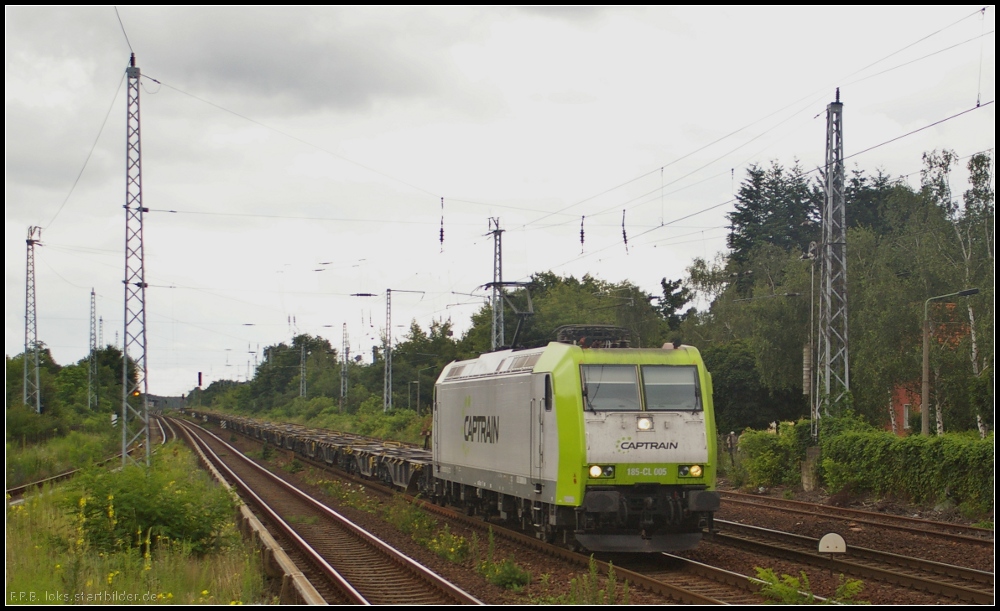 ITL 185-CL 005, angemietet von Captrain Deutschland, mit leeren Containertragwagen am 15.06.2012 in Berlin-Hirschgarten