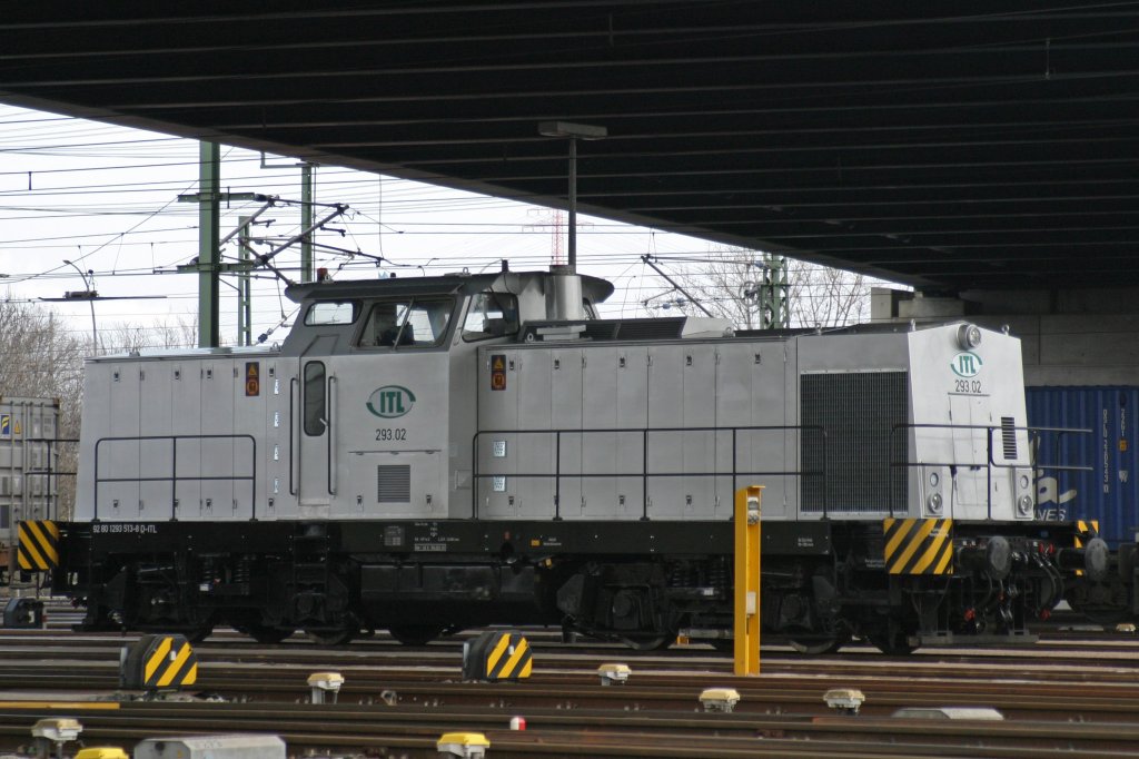 ITL 293.02 in neuer Lackierung am 30.3.10 im Gterbahnhof Alte Sderelb Hamburg