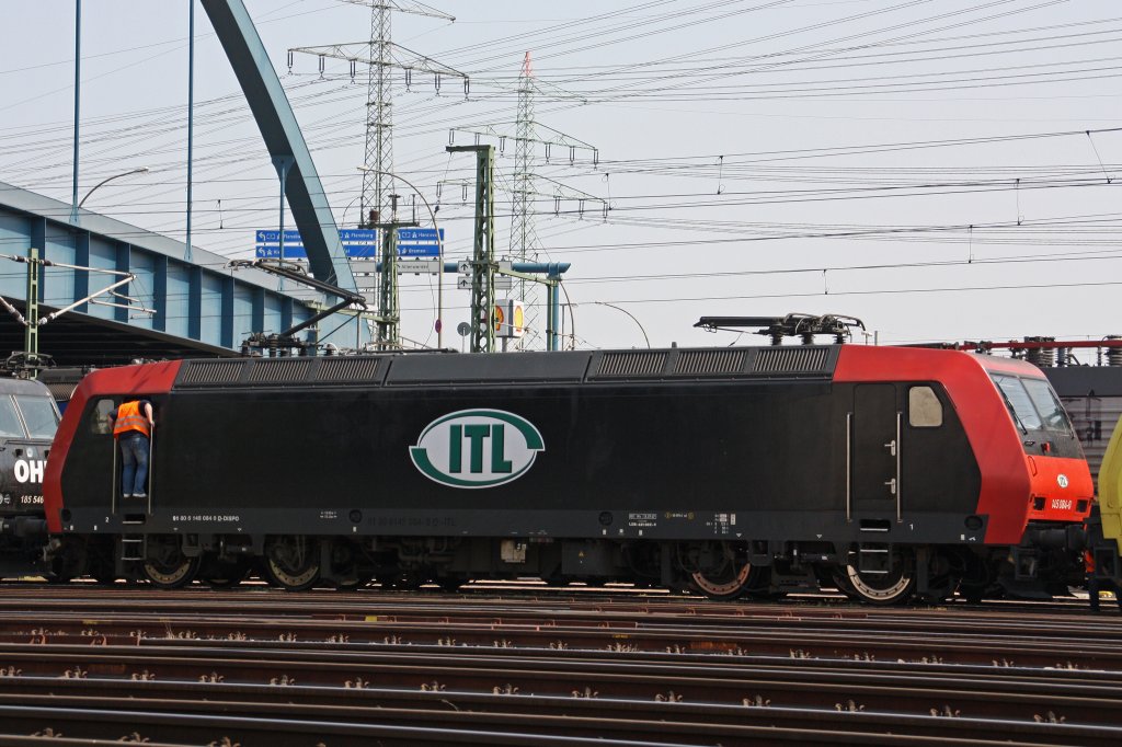 ITL 481 002 bzw 145 084 steht am 26.4.11 aufgebgelt im Gbf Alte Sderelb.