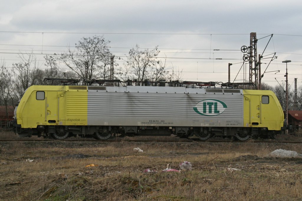 ITL (Eigentum MRCE Dispolok)ES 64 F4-203 steht am 19.3.10 abgestellt in Duisburg-Ruhrort Hafen