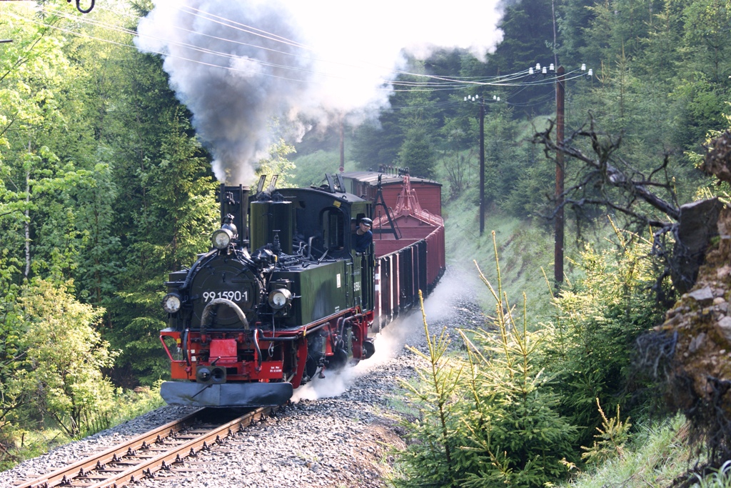 IV K 99 1590-1 mit Dstg 54235 zwischen Schmalzgrube und Schl�ssel. Aufgenommen am 21. Mai 2011, anl��lich der Sonderveranstaltung  G�terverkehr auf der Pre�nitztalbahn . 