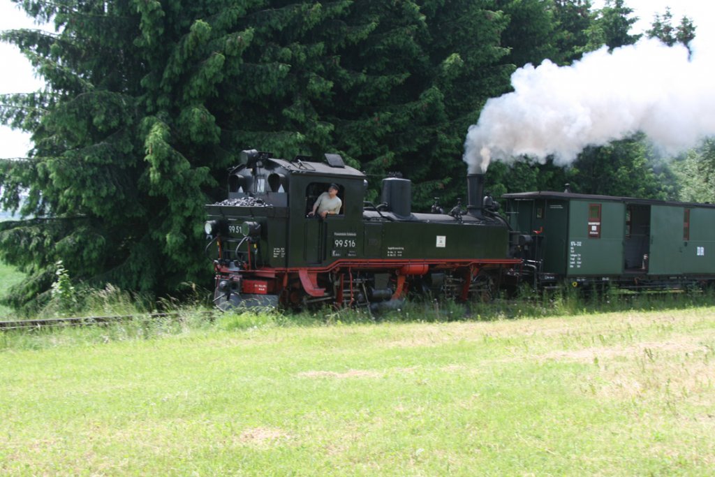 IV. WCd-Schmalspurbahnfestival 12.-13.06.10.Hier die Vereinseigene 99 516 kurz vor Sttzengrn.13.06.10.